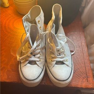 Gray polka dot Converse hi-tops